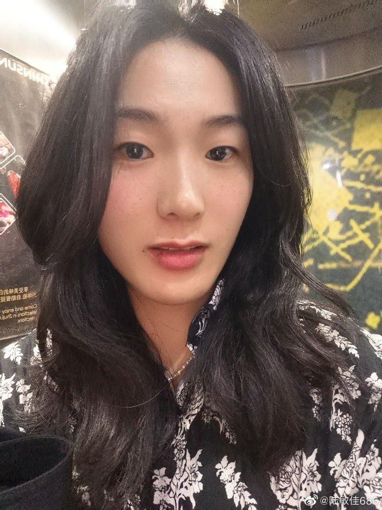 在走访武汉金银潭医院的时候，所有人都被这里发生过的故事所打动，最终决定将焦点集中在武汉金银潭医院这个;疫情暴风眼上，以小见大进行创作，将一幅波澜壮阔的抗疫画卷徐徐展开